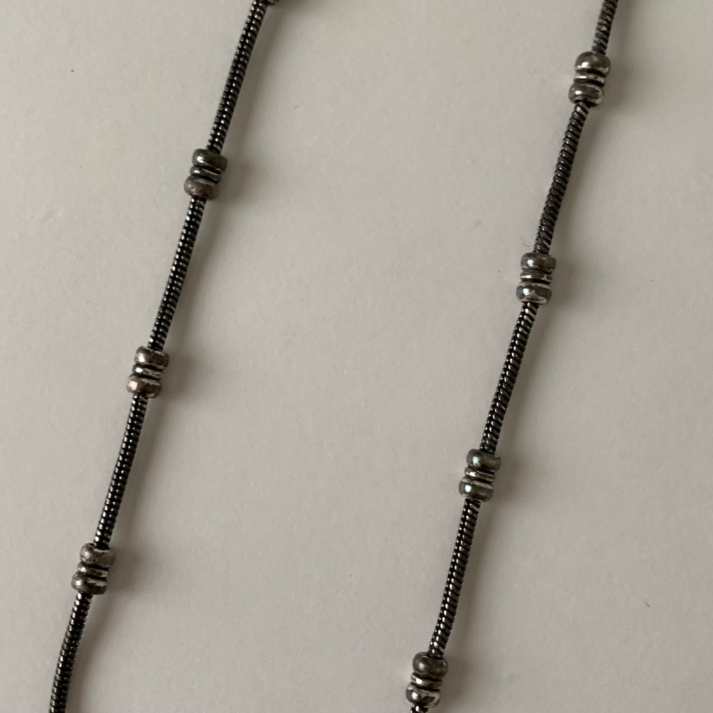 silver point design necklace
