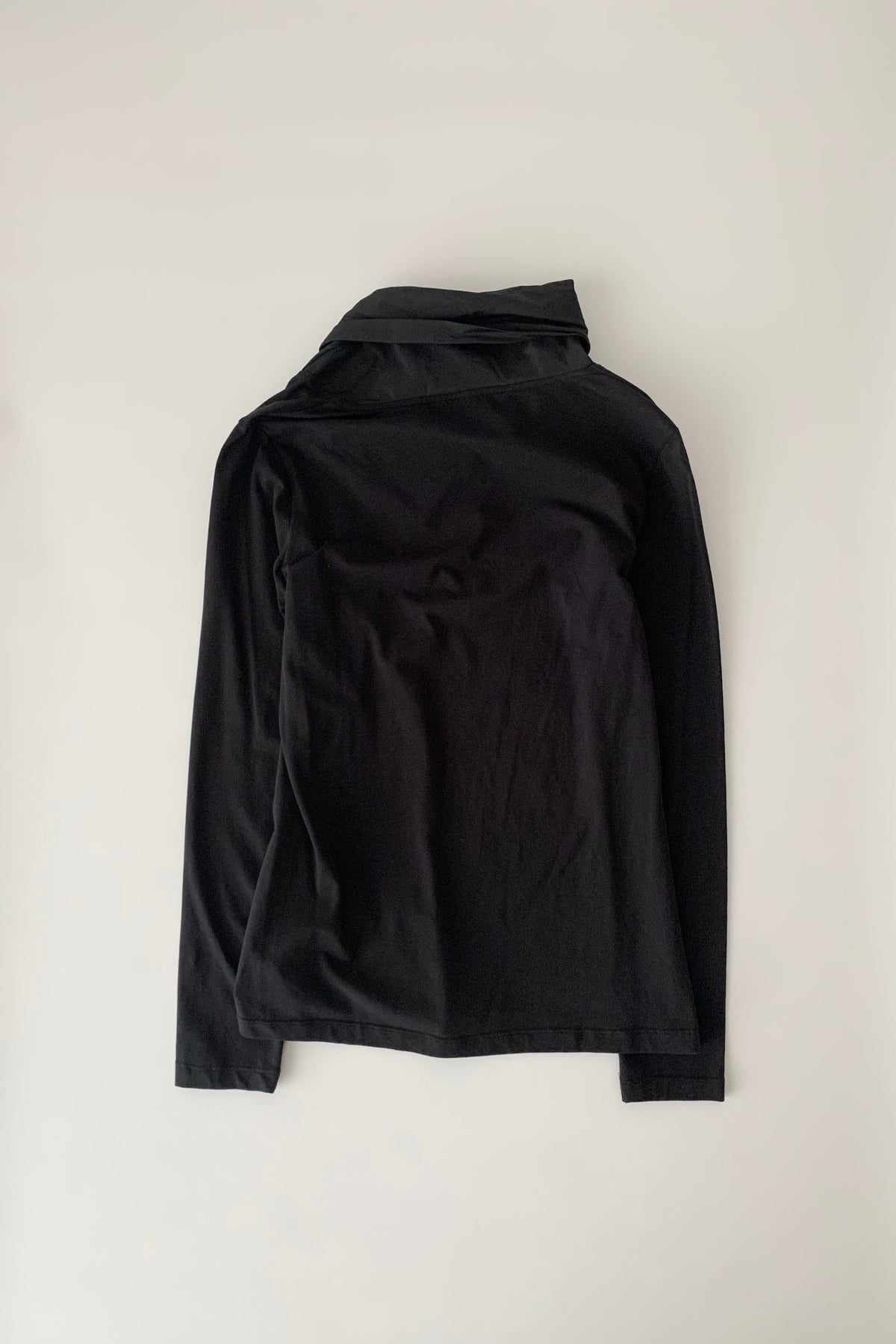 Italy black neck crinkle tops