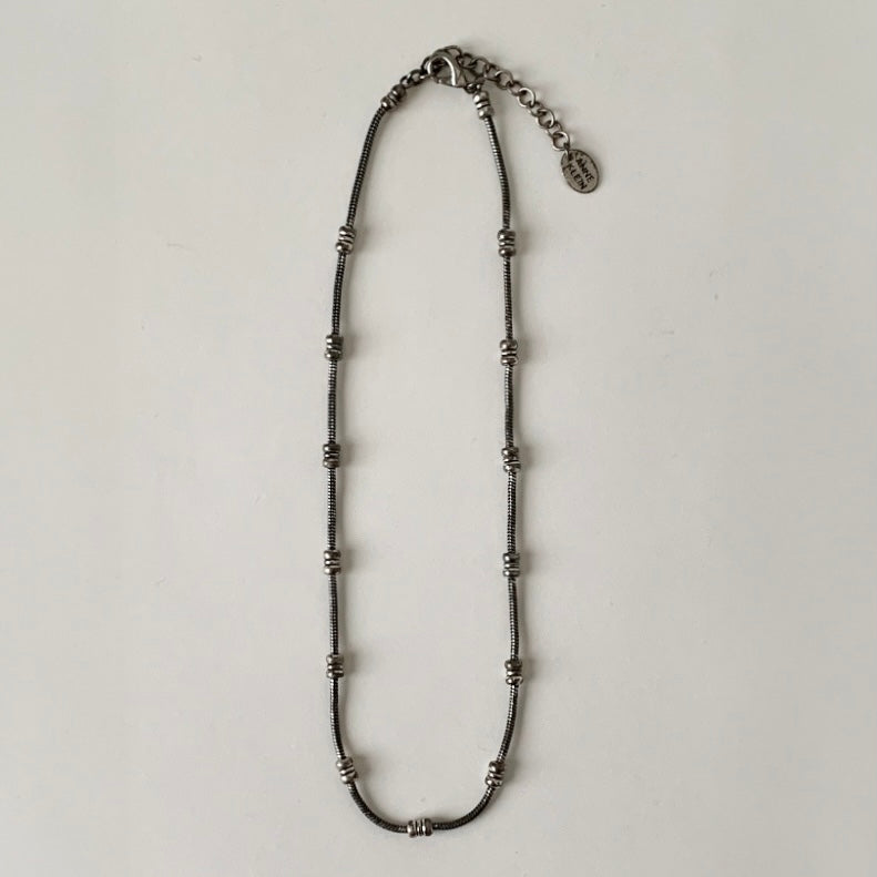 silver point design necklace