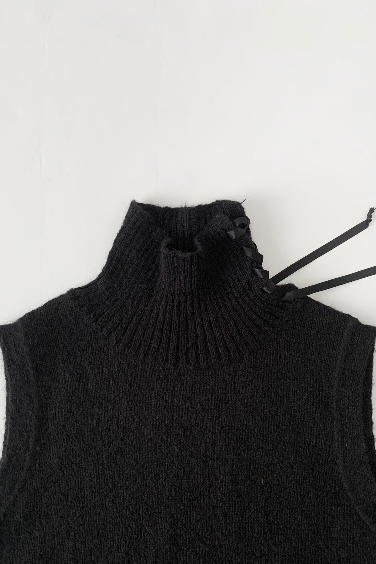 black side ribbon vest