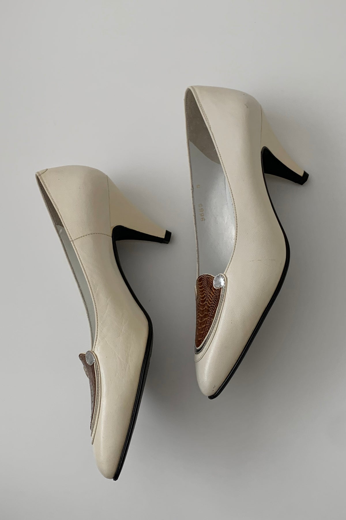 LANVIN ivory python design heels