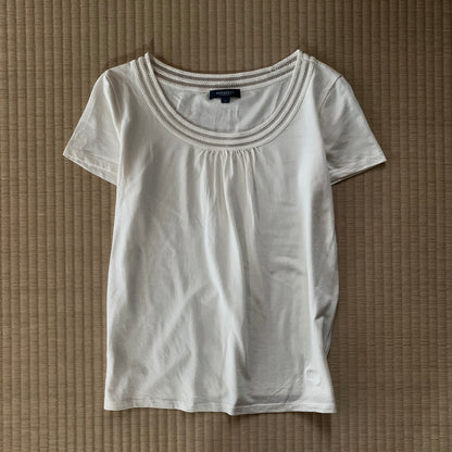 Burberry ivory neck design T tops