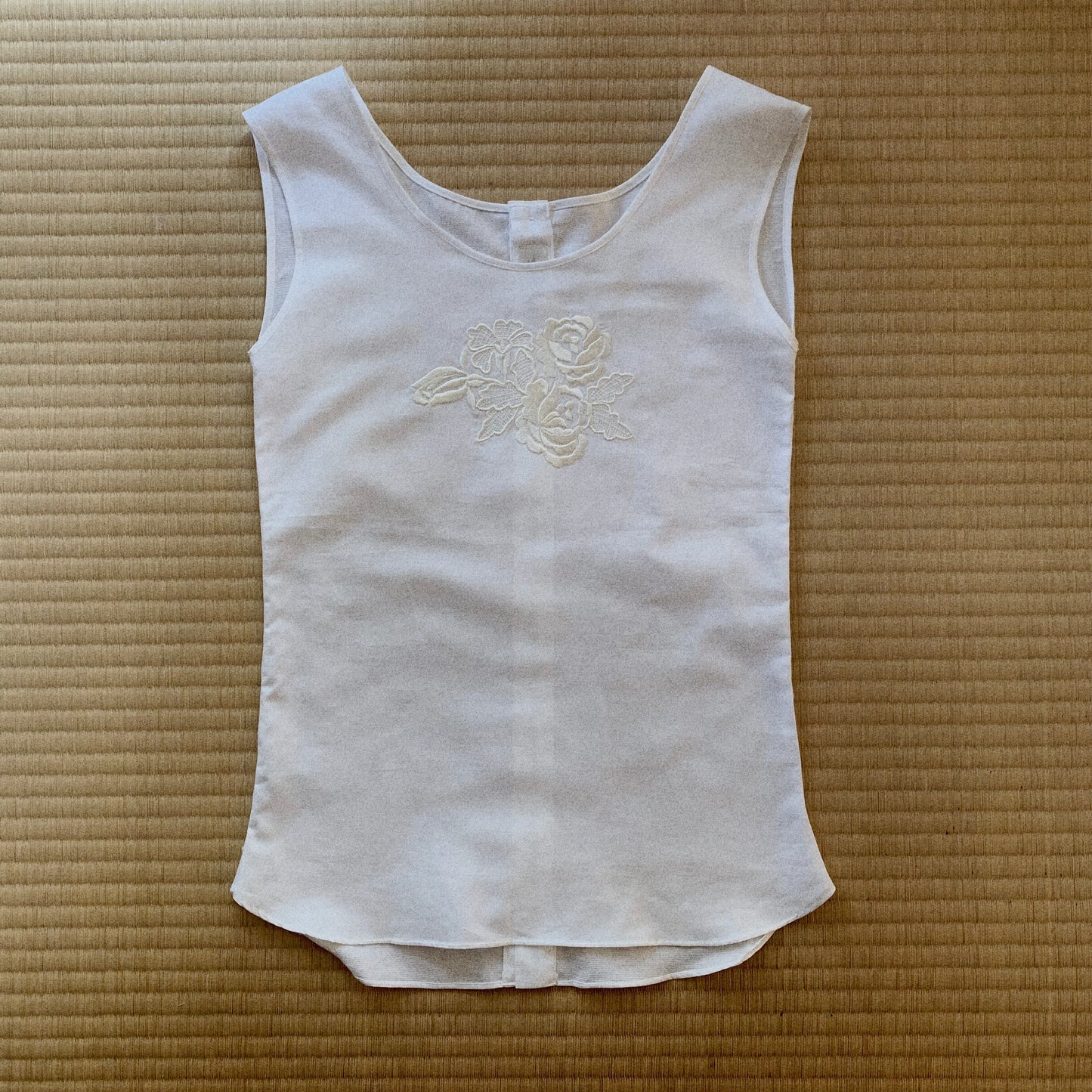 white flower embroidery tops