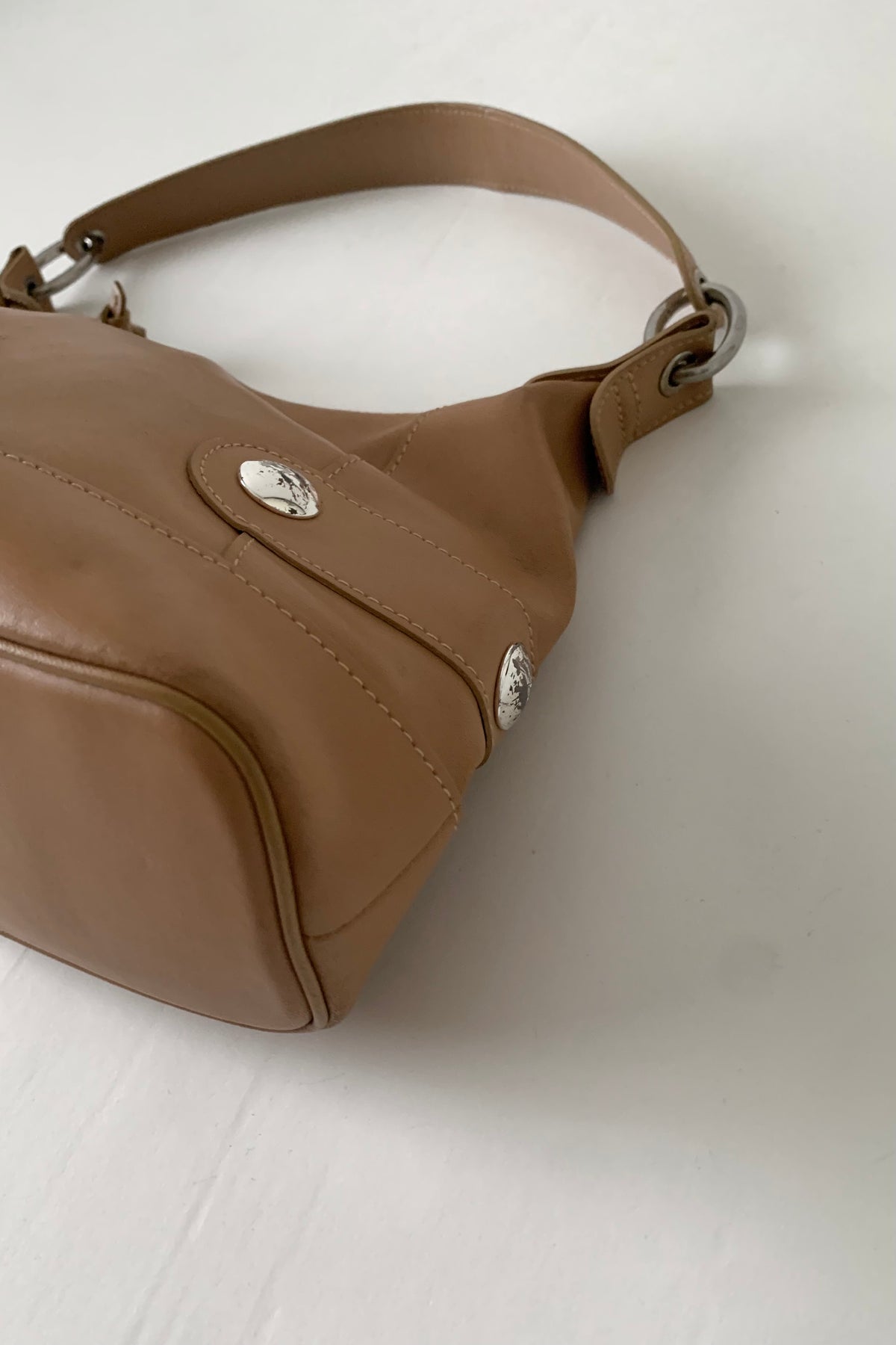 LONGCHAMP camel brown leather silver pointed bag