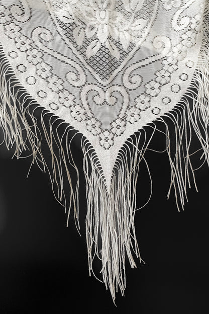 white lace fringe stall