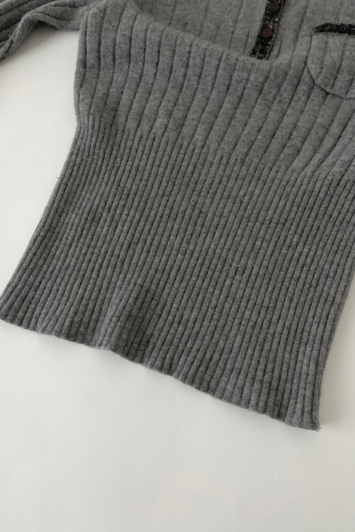 Italy gray shape button knit