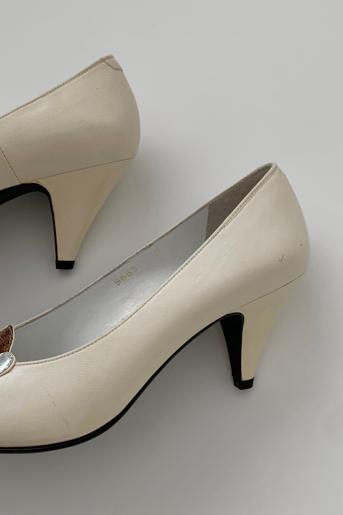LANVIN ivory python design heels