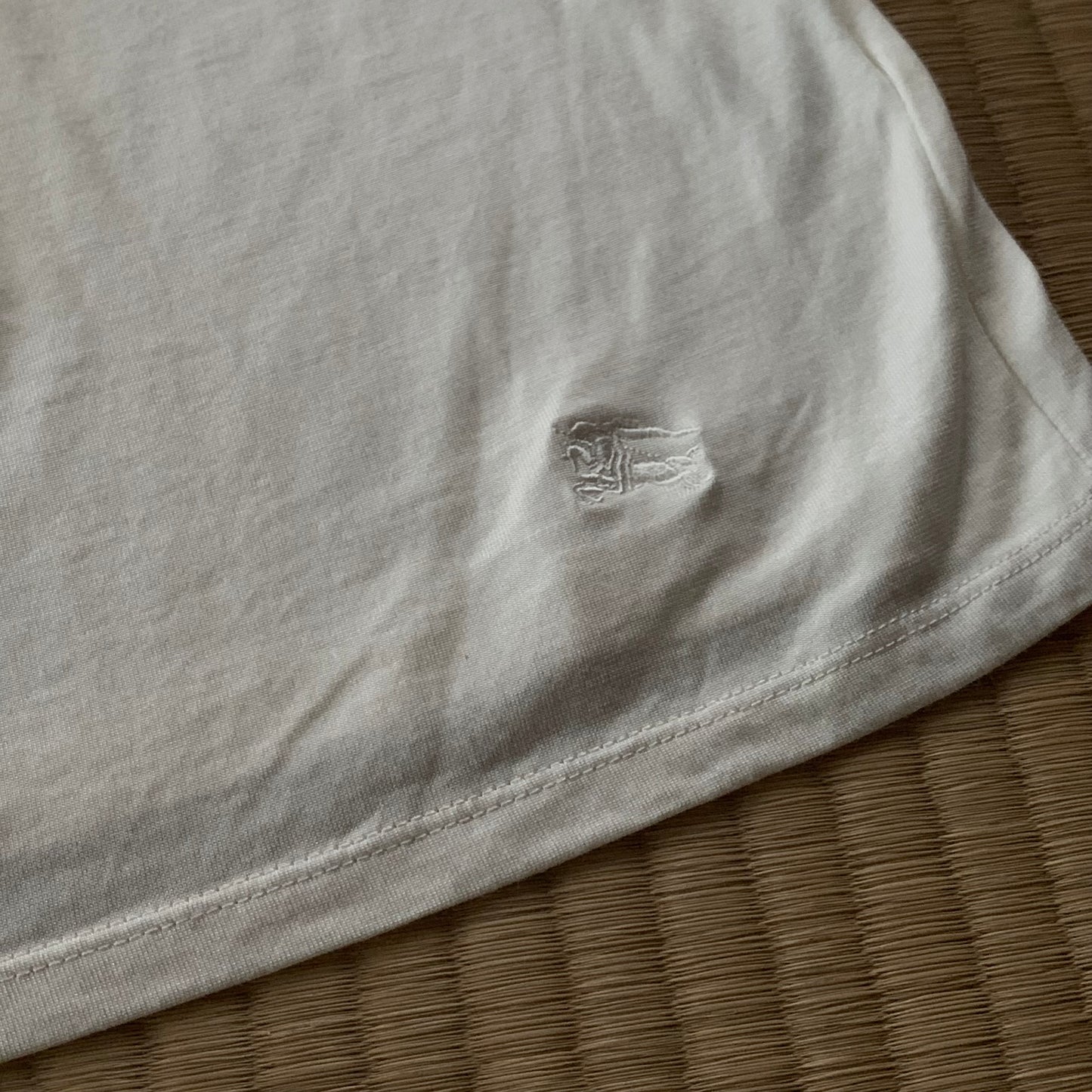 Burberry ivory neck design T tops