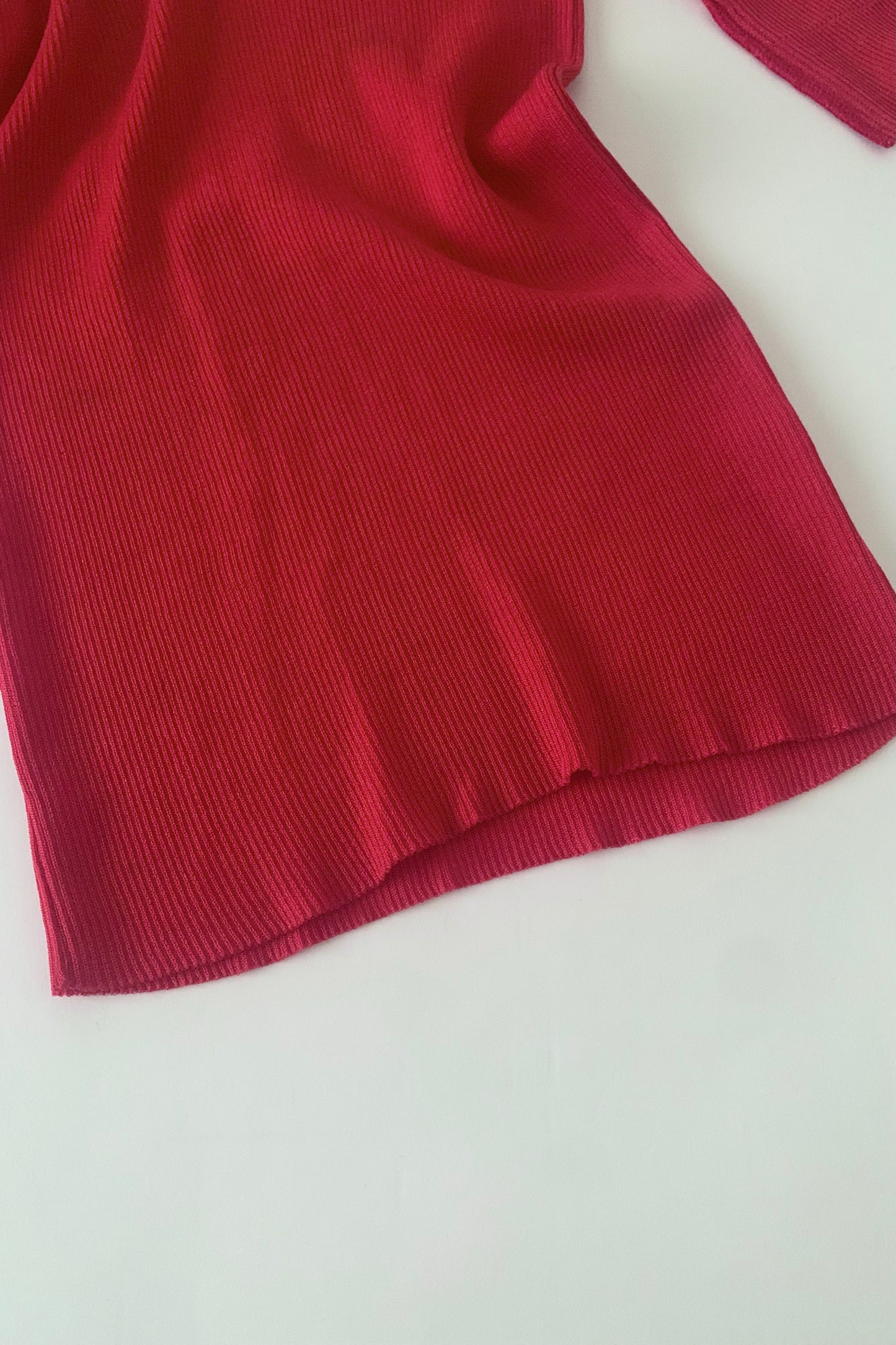 red half sleeve v neck rib tops