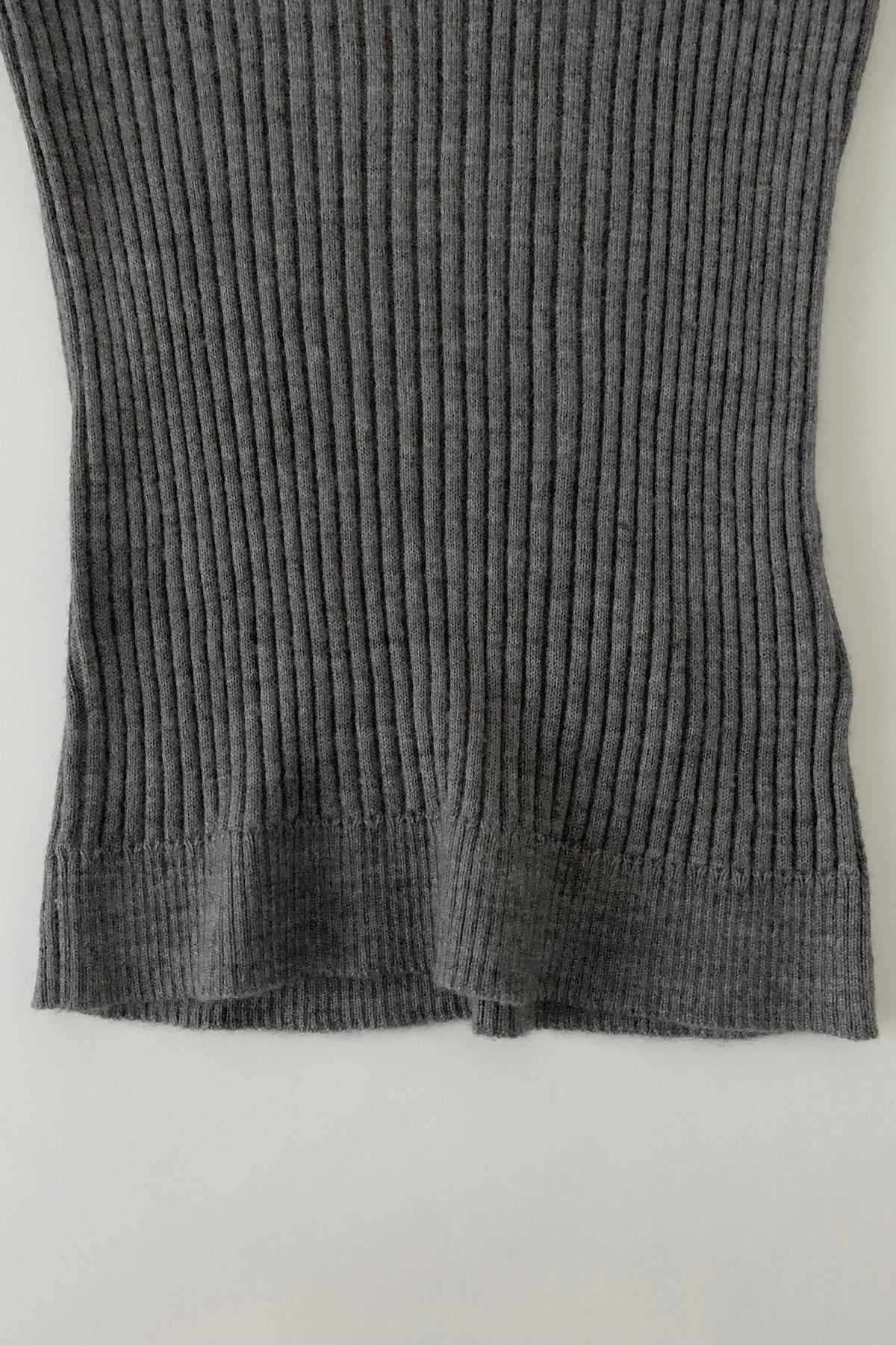 gray rib round neck knit tops