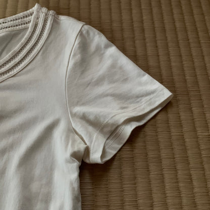 Burberry ivory neck design T tops