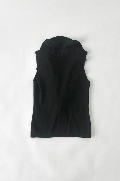 black center frill knit vest