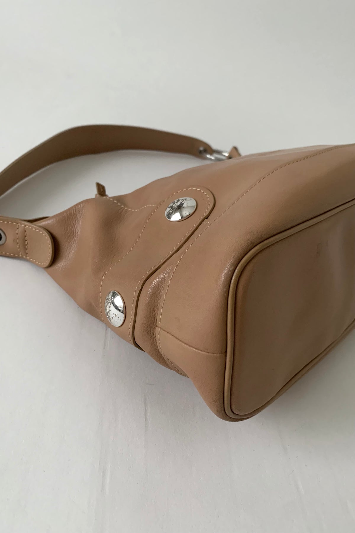 LONGCHAMP camel brown leather silver pointed bag