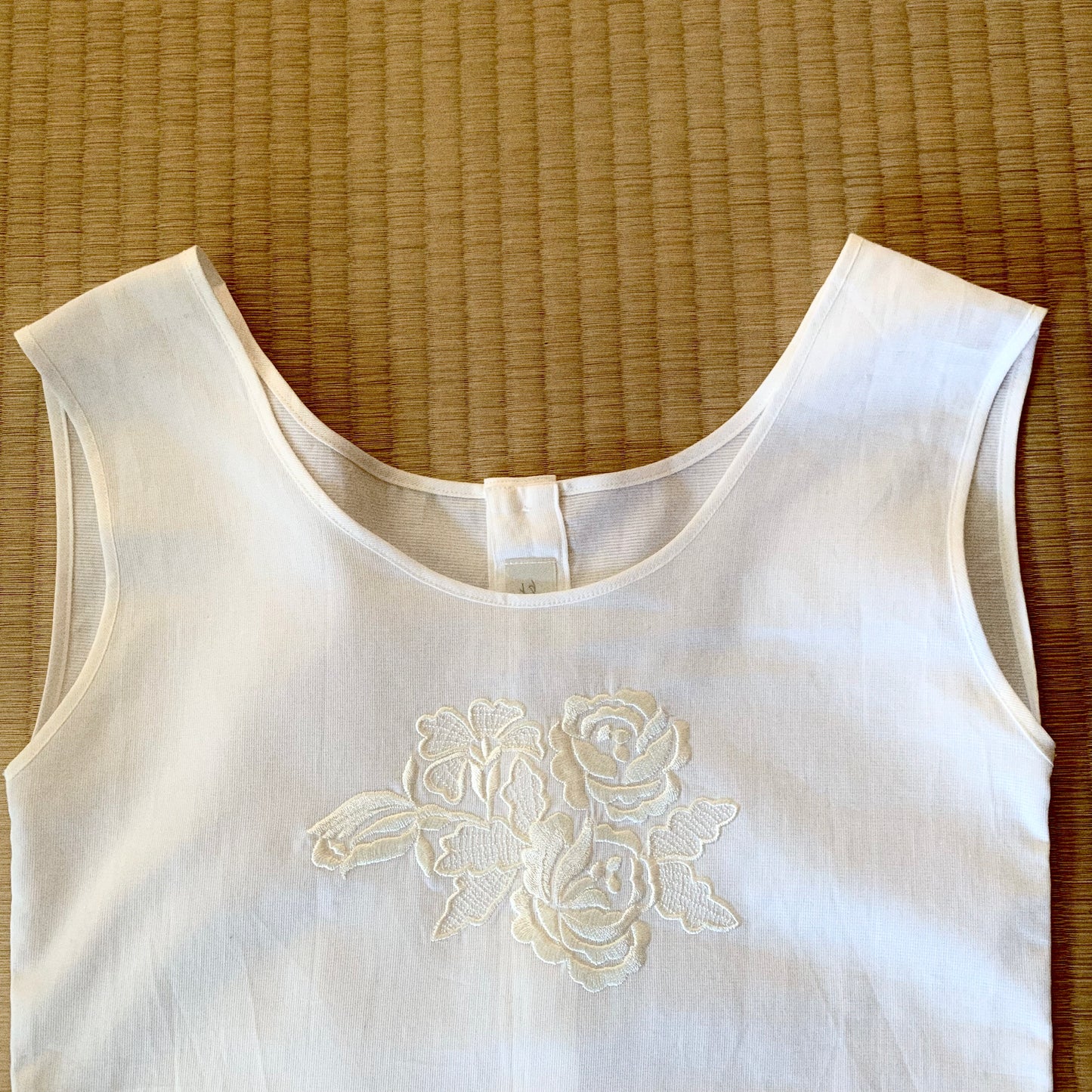 white flower embroidery tops