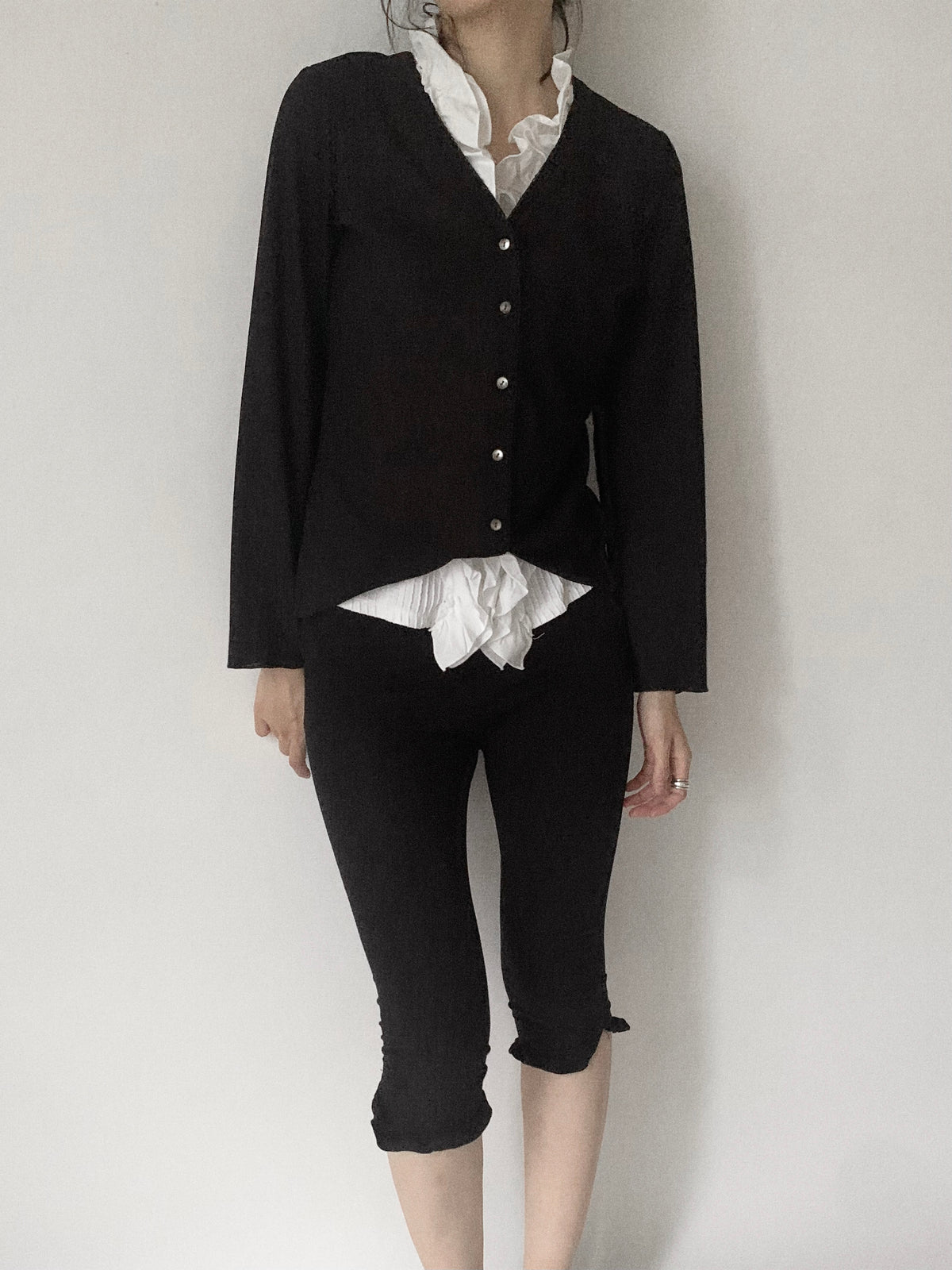 black shell buttons cardigan