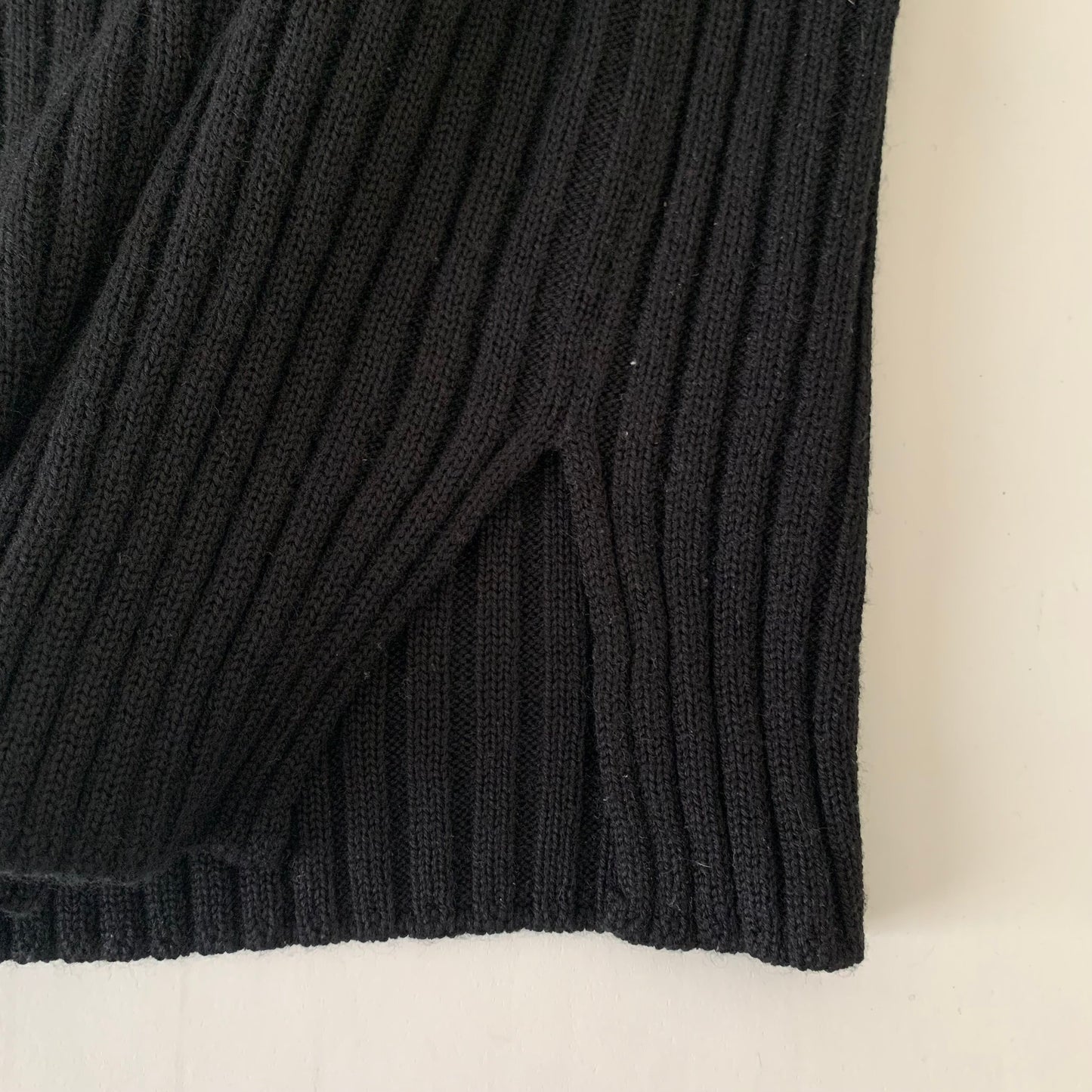 center buttons knit vest