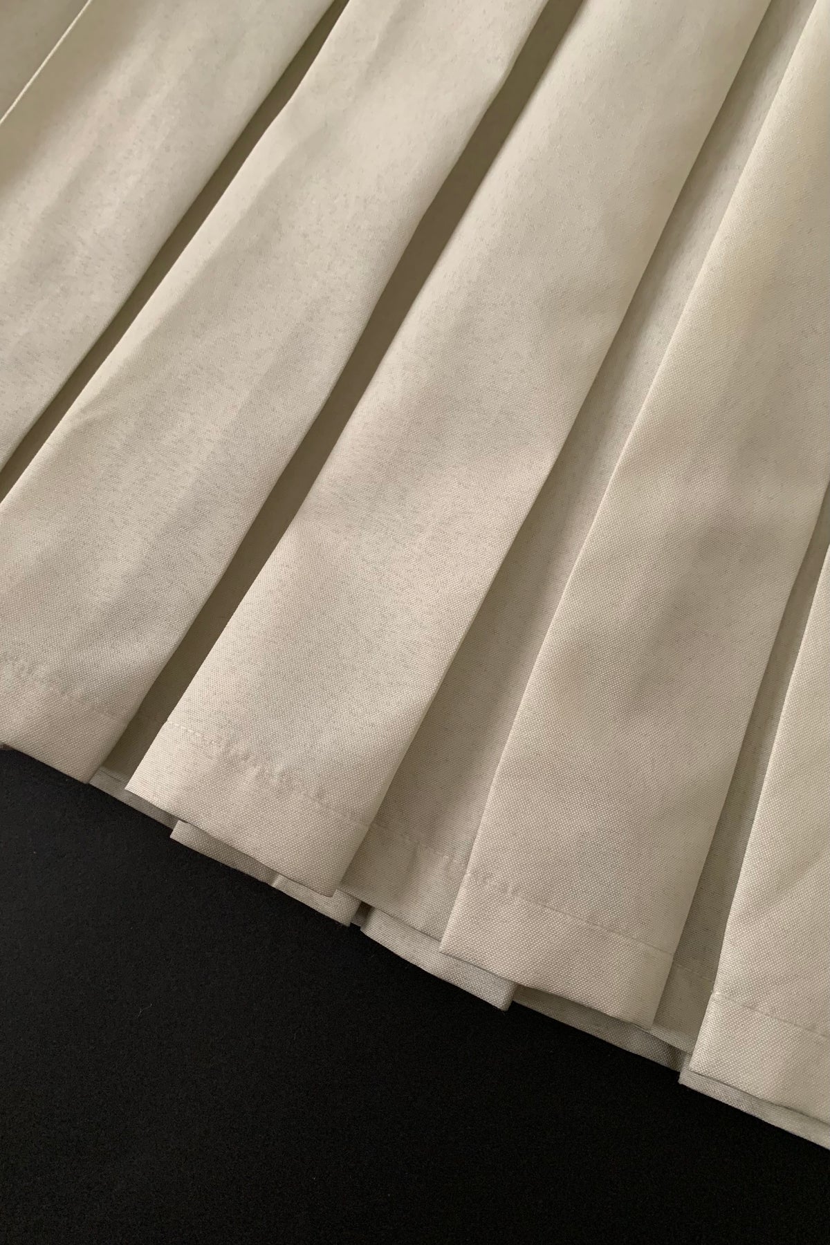 gray ivory  pleats long skirt