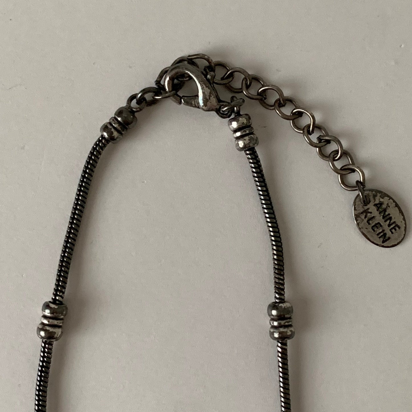 silver point design necklace