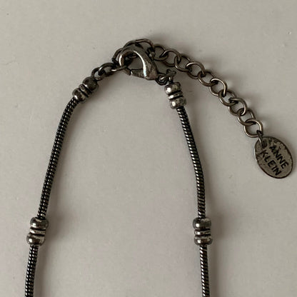 silver point design necklace