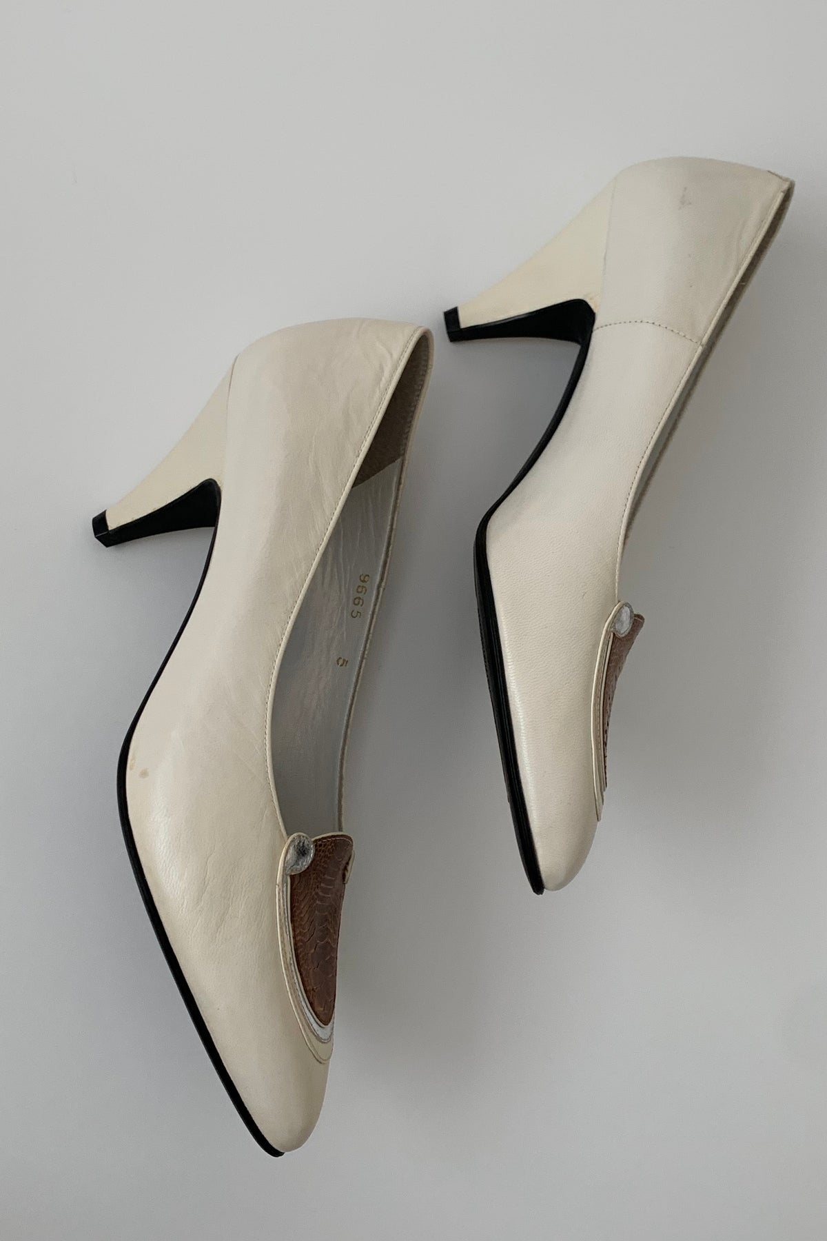 LANVIN ivory python design heels