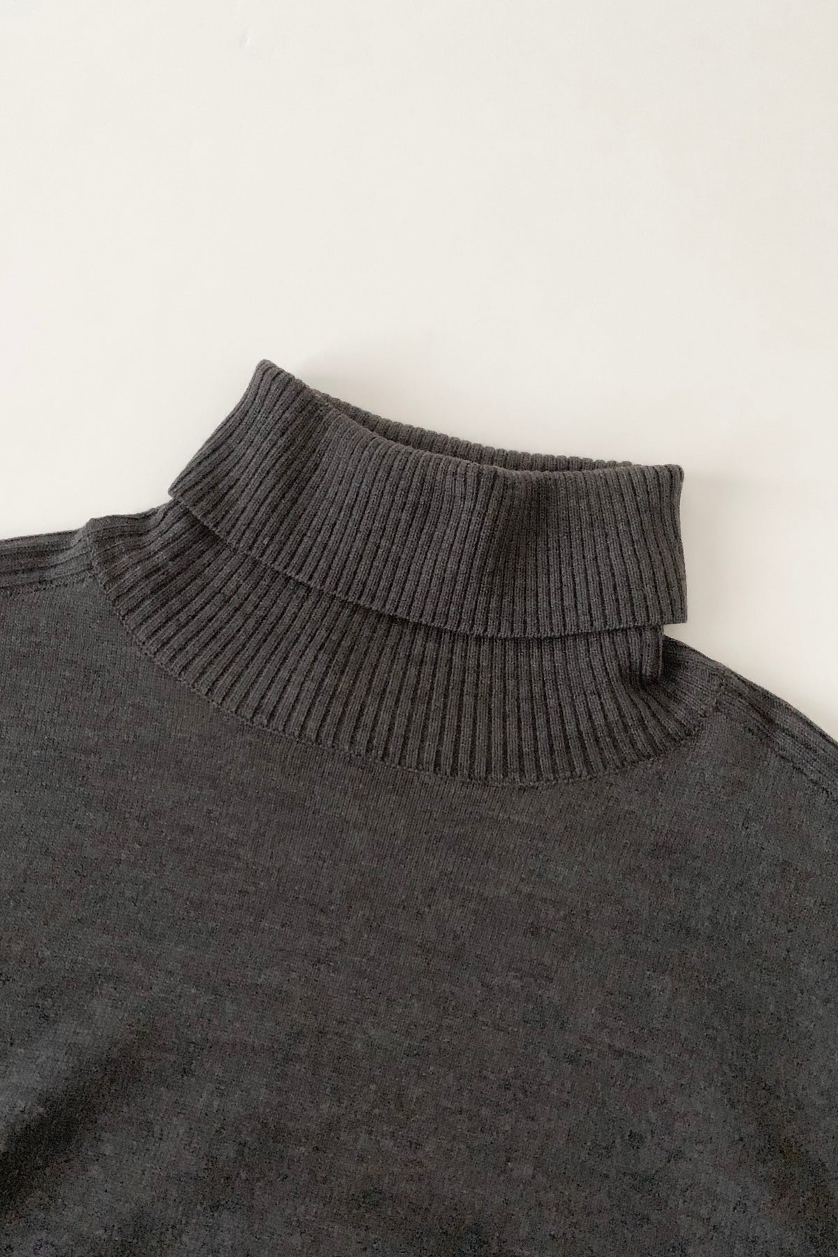 Burberry dark gray wool knit