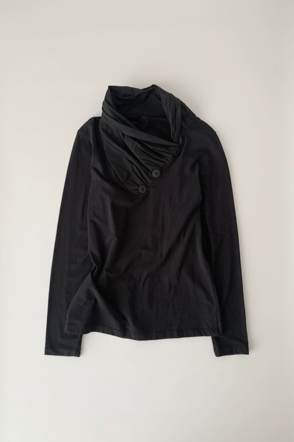 Italy black neck crinkle tops