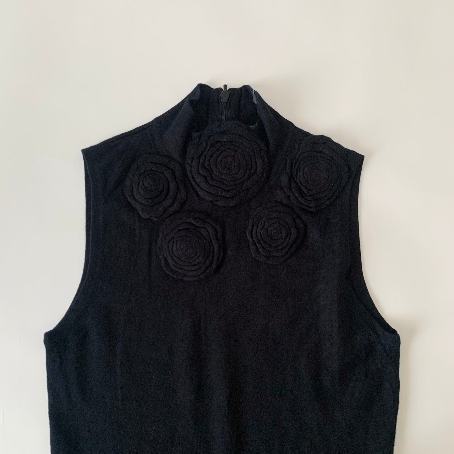 black rose motif knit vest