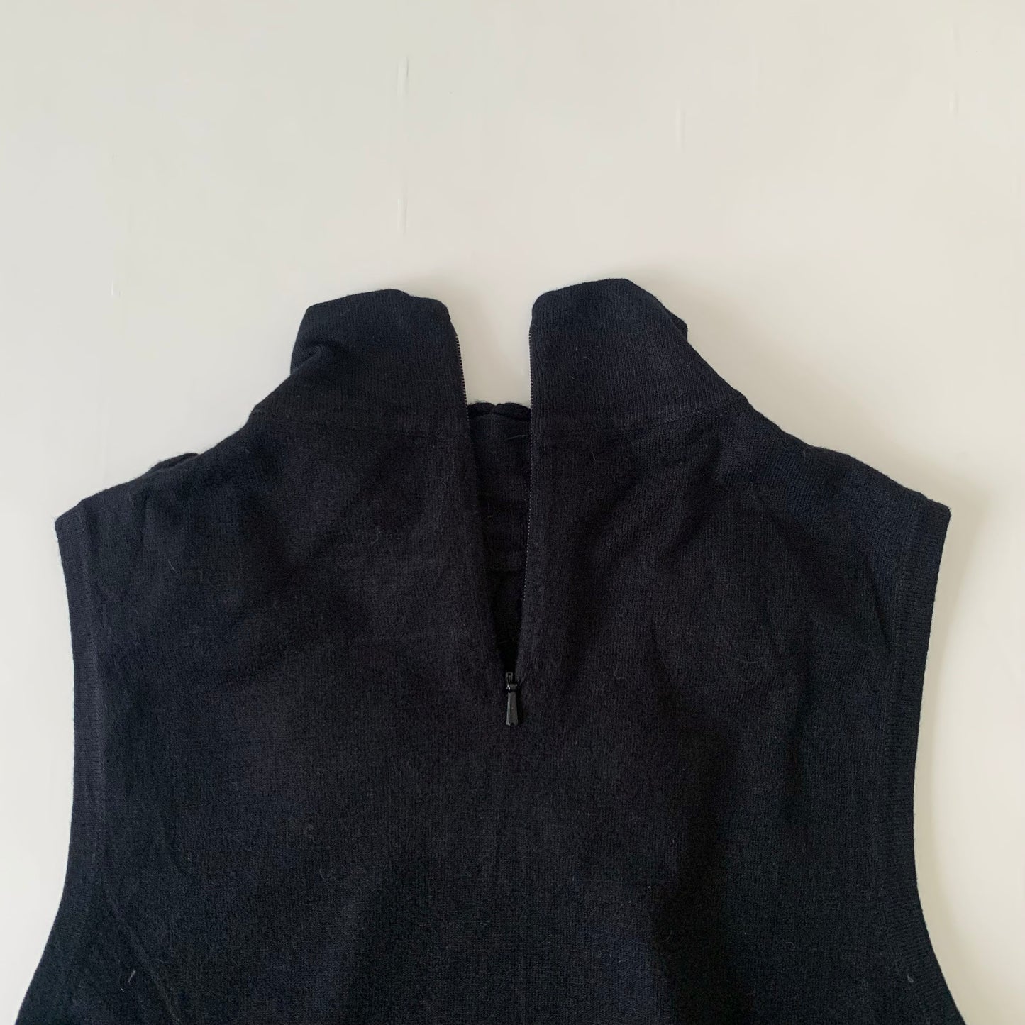black rose motif knit vest